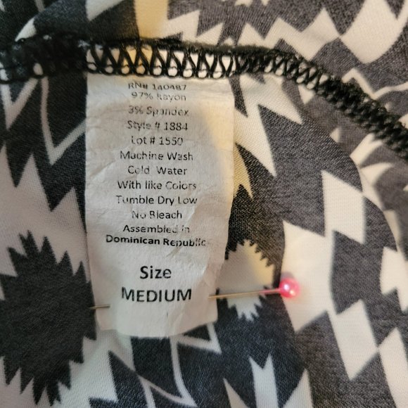 Gingy & Cocoa V-Neck Black & White Designed Blouse - Picture 6 of 6